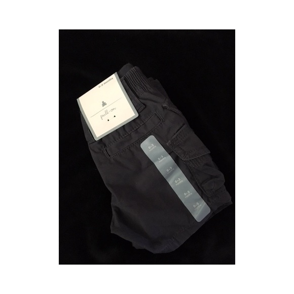 Baby gap shorts size 0-3 months - Picture 2 of 4